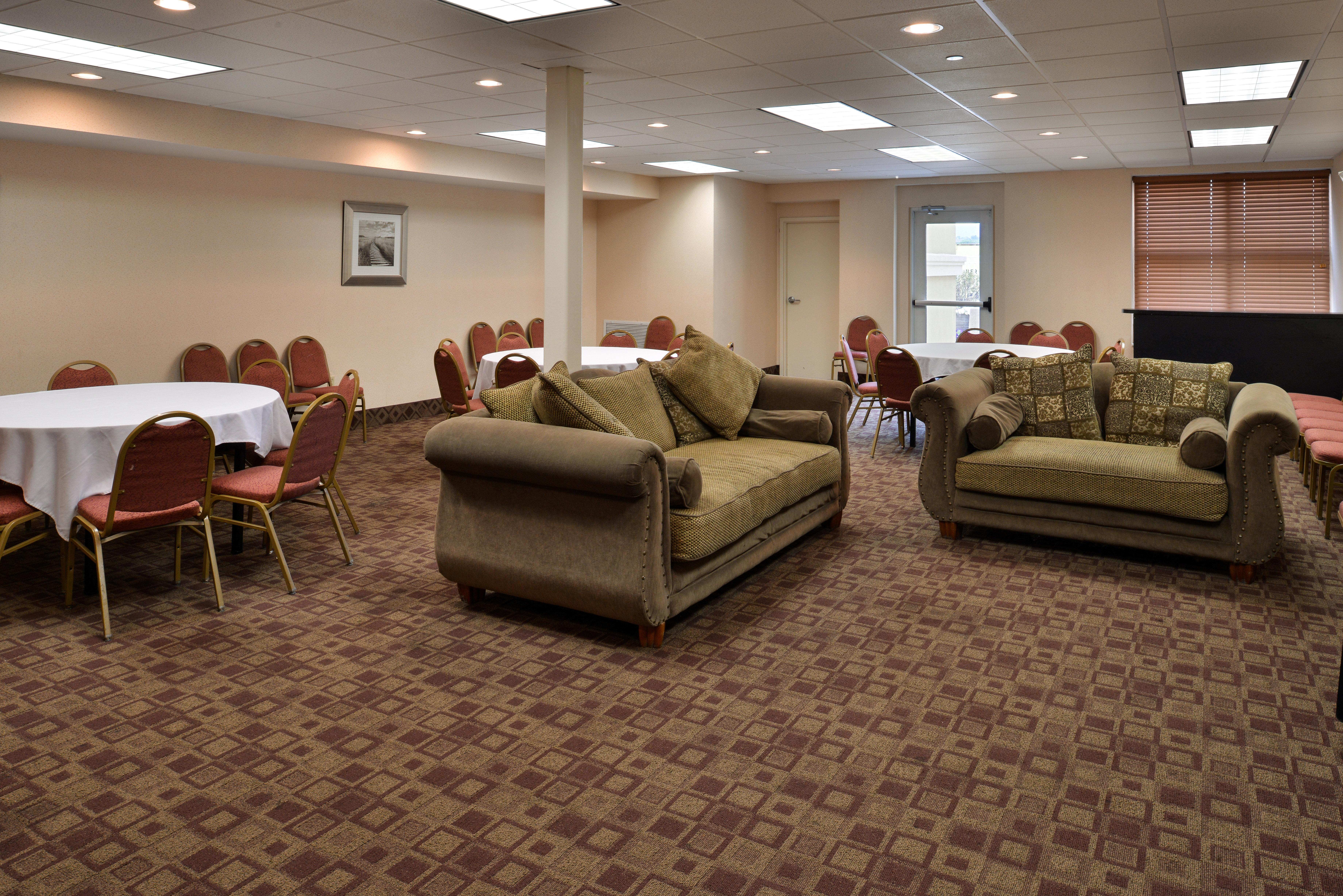 Holiday Inn Martinsburg By Ihg Buitenkant foto