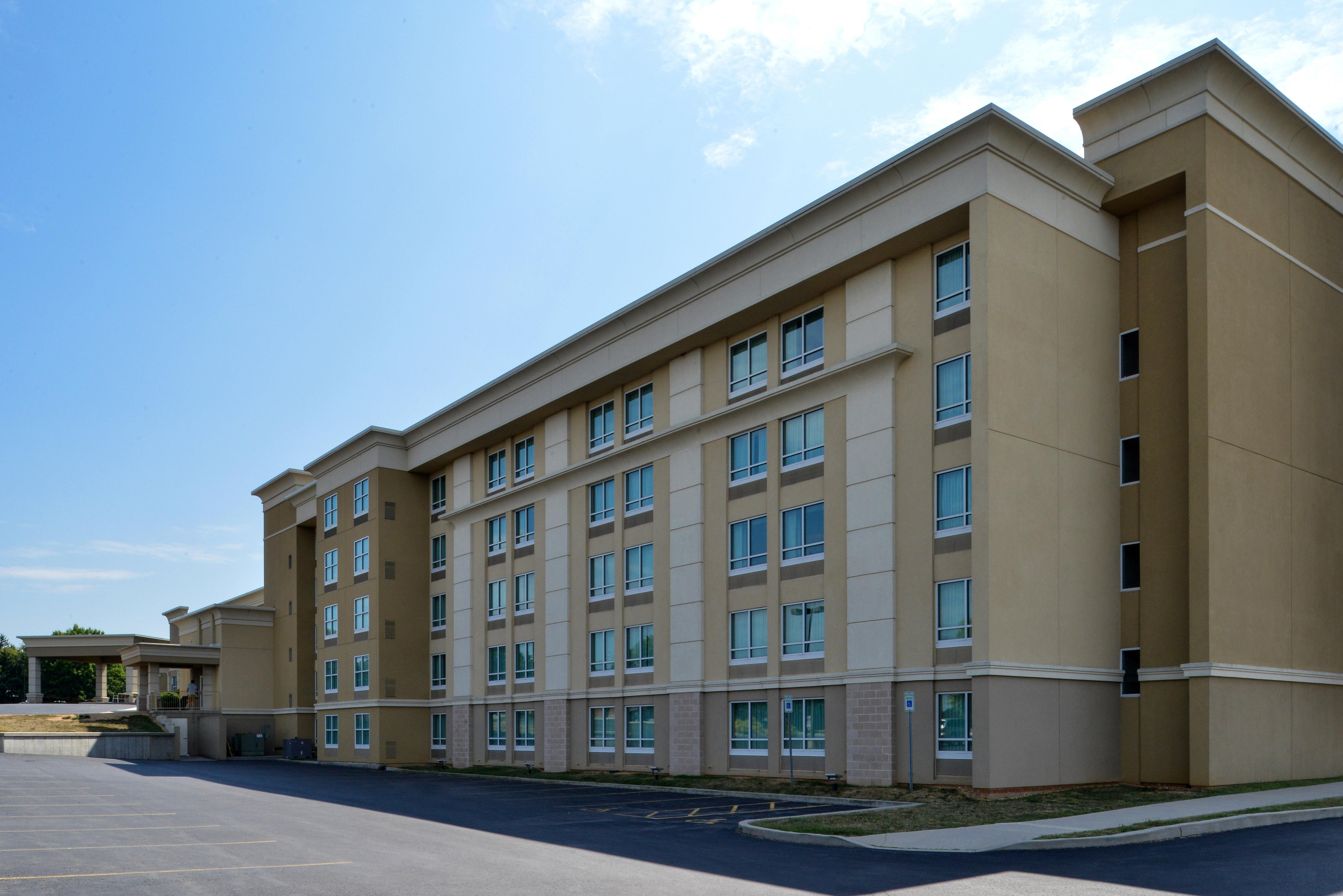 Holiday Inn Martinsburg By Ihg Buitenkant foto